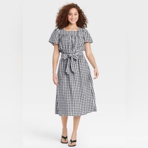 WHO WHAT WEAR - Chic Gingham Checkered Dress - Size: Small